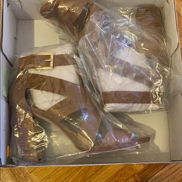 Micheal Kors Anya Open Toe Sandles - Picture 7 of 8